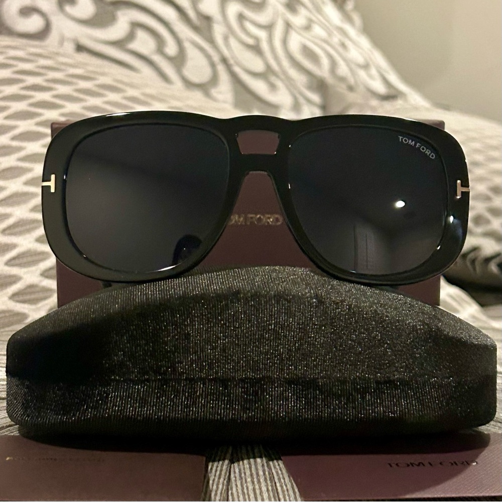 TOM FORD BILLIE AVIATOR SUNGLASSES FT1012/S 01V, $470. BRAND NEW. (b)